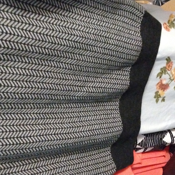 GoodThreads Men's Charcoal grey sweatshirt with Chevron pattern Sz Small NWT - Picture 13 of 17